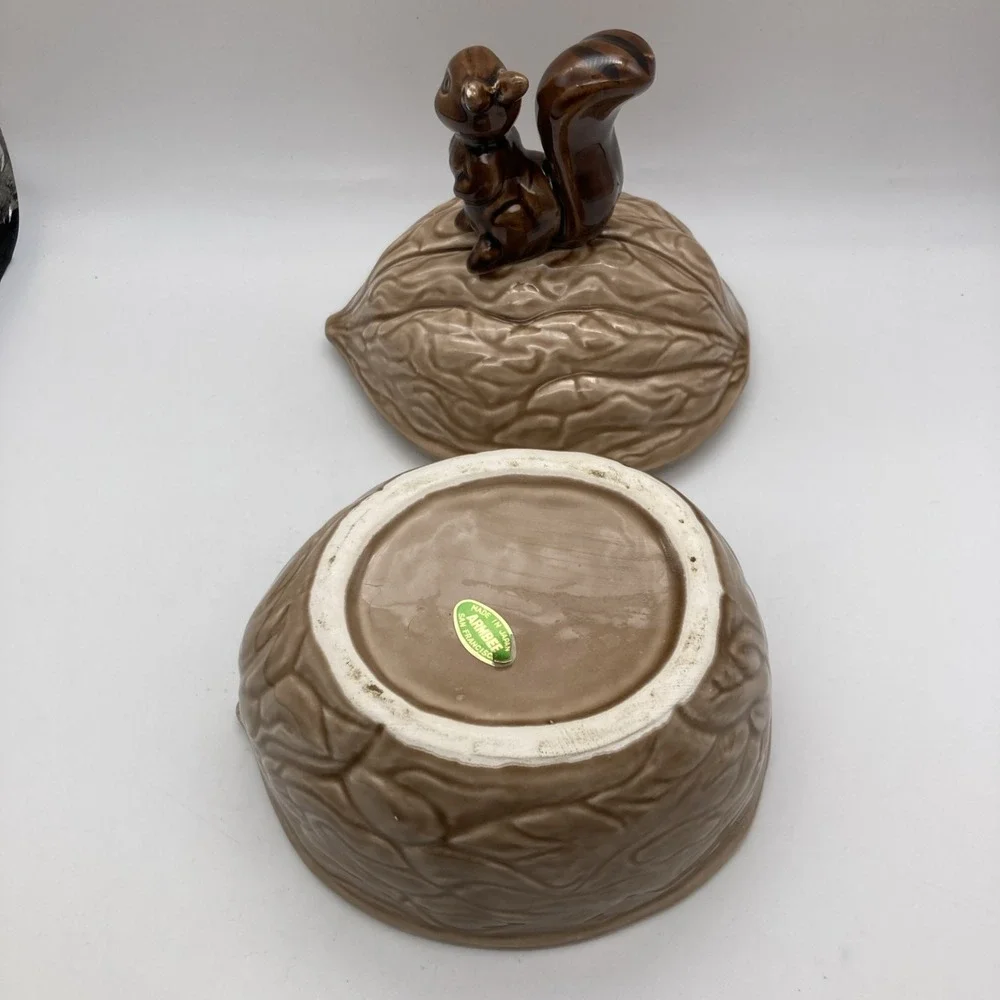 VTG SQUIRREL ON WALNUT CERAMIC DISH ARMBEE JAPAN 7.5